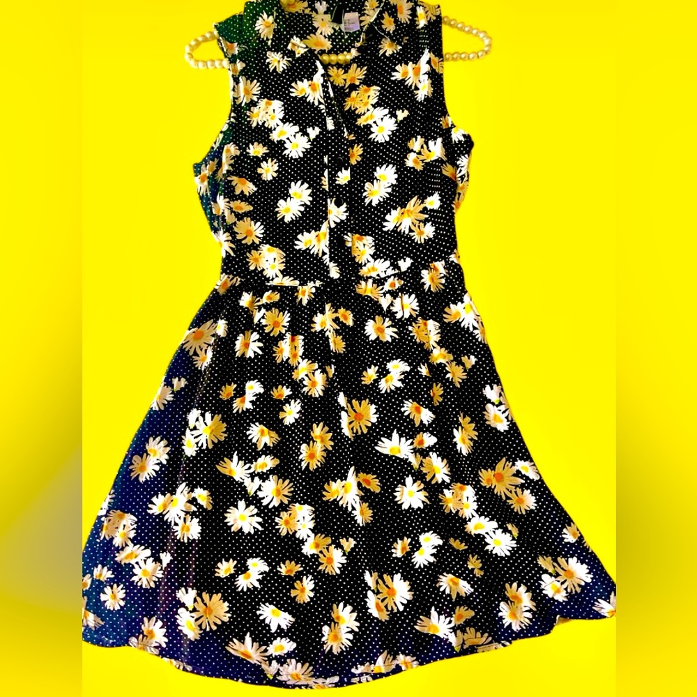 H&M NWOT Daisy Dress Black w/white-pokadots & daisies Sz 4 Collar/Back cut-out